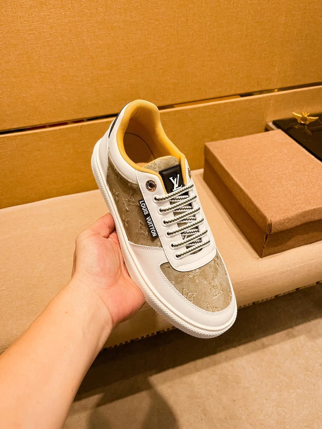 Men's shoes💰 400💰[LV]🔥Louis Vuitton, high-end men's shoes brand, official website 1:1 latest masterpiece: the upper is made of Italian imported first-layer cowhide with a comfortable and breathable lining➕original non-slip and wear-resistant outsole🔥, making walking more convenient and comfortable! An exclusive new model, a stunning work, a beautiful 1:1 replica [color] compared to the official quality! Create a fashionable personality to set off your uniqueness! A must-have for trendy men! Classic 🔥Size: 38-44 Color: 🔥 3⃣️colors available🔥.
